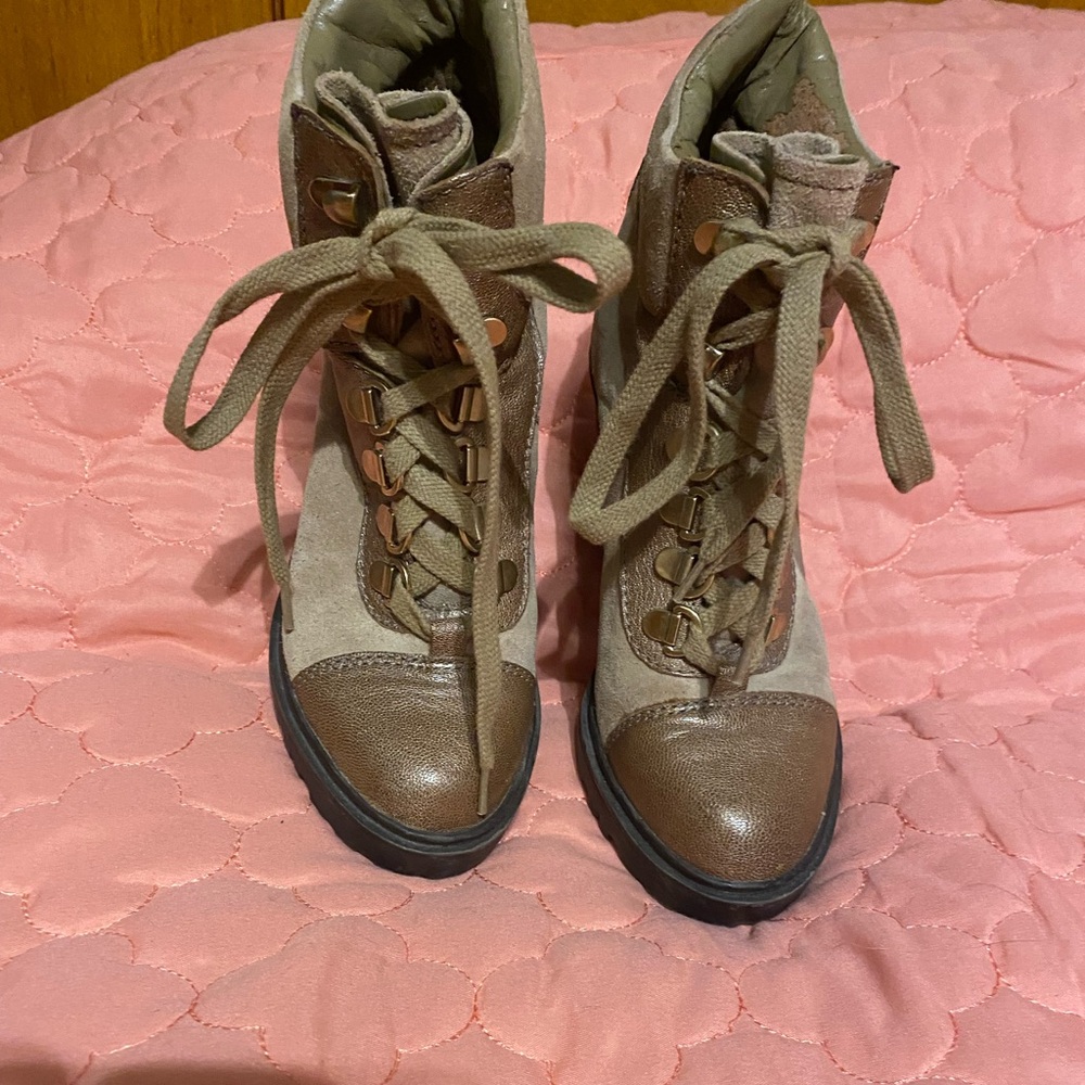 Guess Sz 6M Ankle Boots VGUC 😊😊